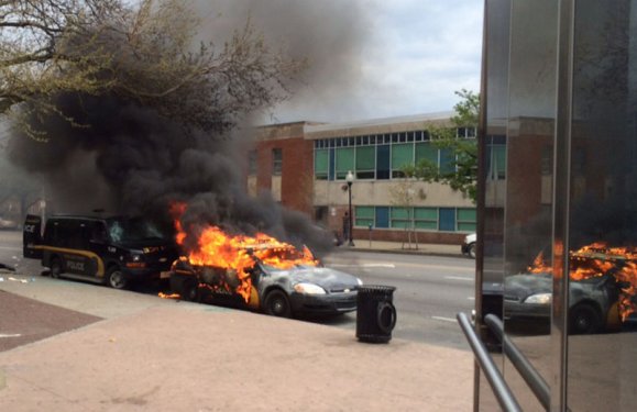 ABD'de siyahi gencin cenazesinde olaylar çıktı