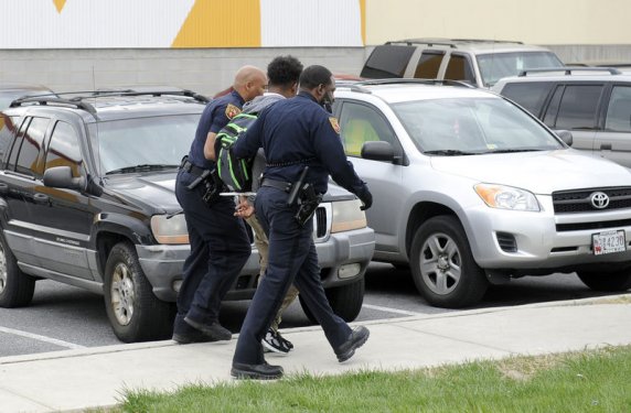 ABD'de siyahi gencin cenazesinde olaylar çıktı