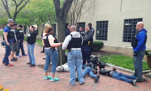 ABD'de siyahi gencin cenazesinde olaylar çıktı