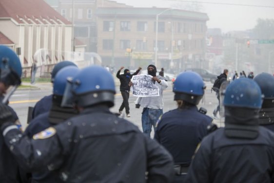 ABD'de siyahi gencin cenazesinde olaylar çıktı