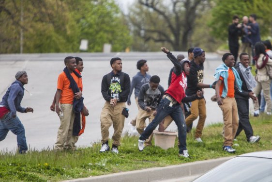 ABD'de siyahi gencin cenazesinde olaylar çıktı