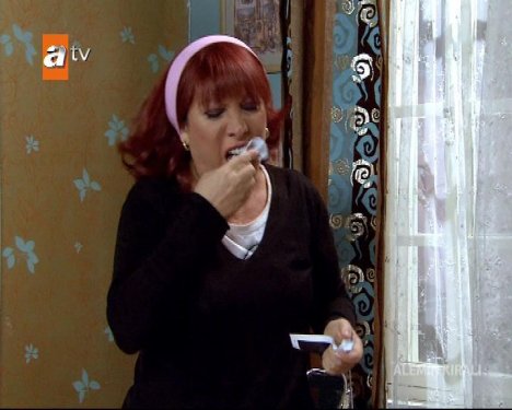 Alemin Kralı Evrim Akın'ın göğüs estetiği sahnesi