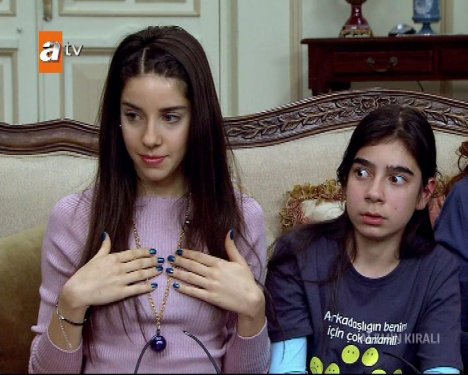 Alemin Kralı Evrim Akın'ın göğüs estetiği sahnesi