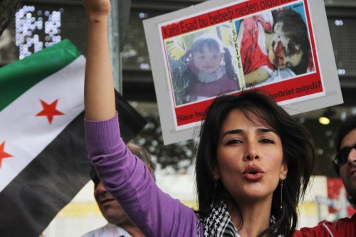 Ankara'da Esad yanlısı ve karşıtı sloganlar yan yana atıldı