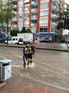 Adana'da sağanak yağış 