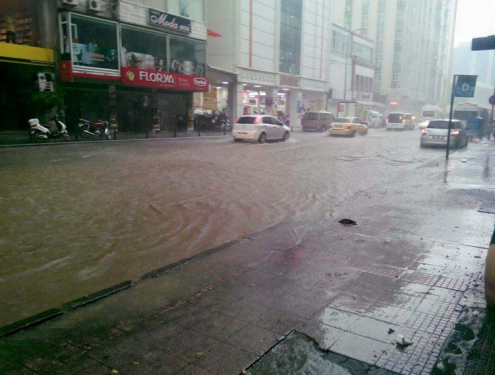 Adana'da sağanak yağış 