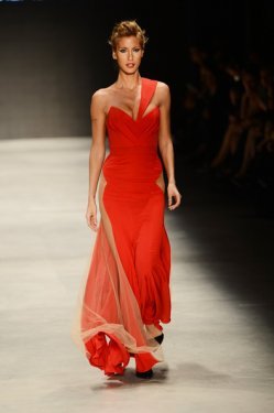 Çağla Şikel zamana meydan okuyan ünlülerden