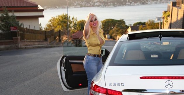 Adnan Hoca'nın kediciği Gülşah Güçyetmez