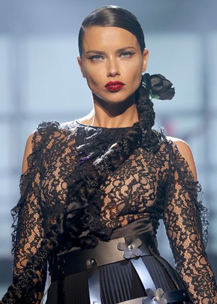 Adriana Lima gözyaşlarıyla veda etti