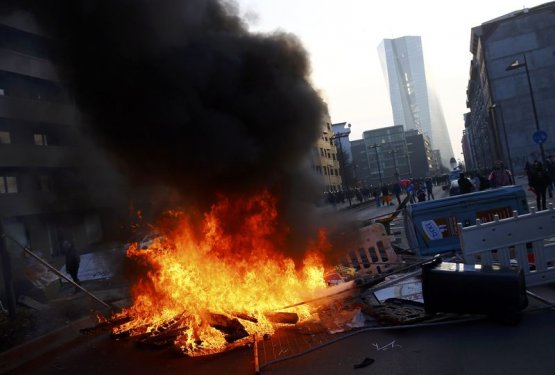 Almanya'da Avrupa Merkez Bankası'na protesto