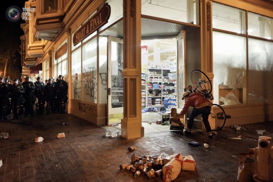 Amerika'da Ferguson eylemleri ikinci gününde