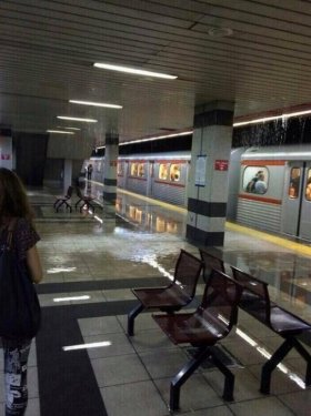 Ankara'da metroyu su bastı