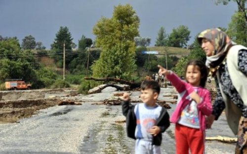 Antalya'da yağmur hayatı olumsuz etkiledi