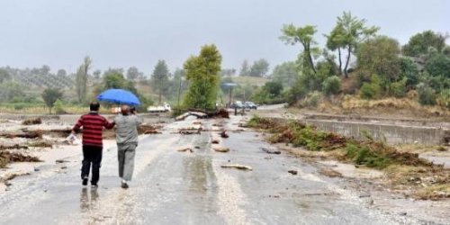 Antalya'da yağmur hayatı olumsuz etkiledi