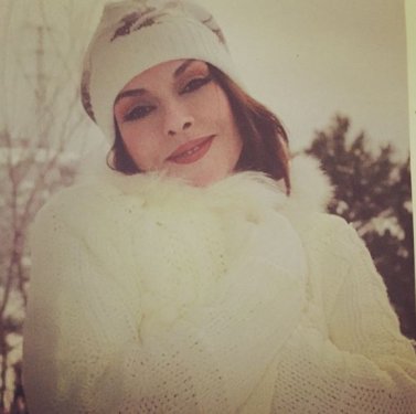 Aydan Şener bikinili fotoğrafını paylaştı