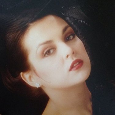 Aydan Şener bikinili fotoğrafını paylaştı