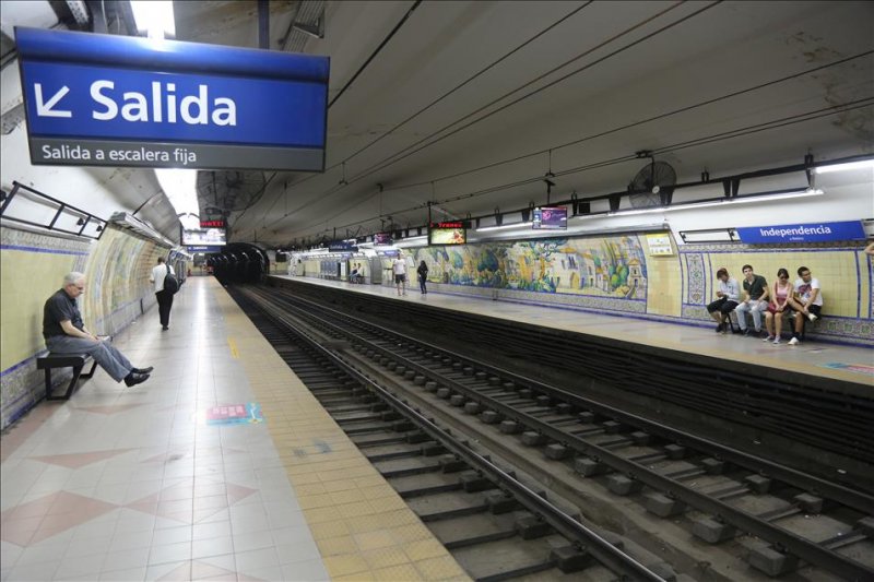Buenos Aires metrosunda Endülüs sanatı