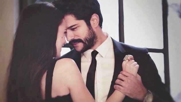 Burak Özçivit ve Fahriye Evcen'den aşk itirafı