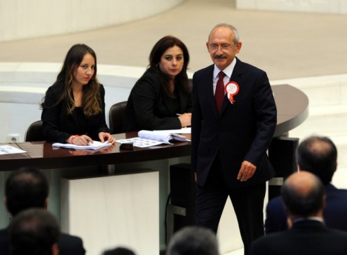 CHP iki hafta sonra yemin ediyor