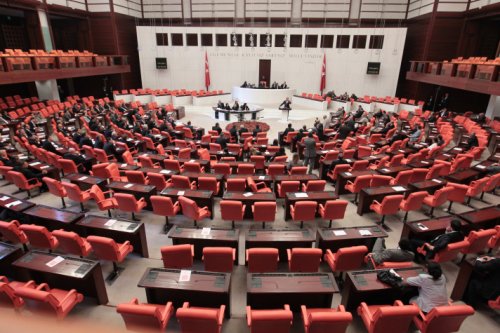 CHP iki hafta sonra yemin ediyor