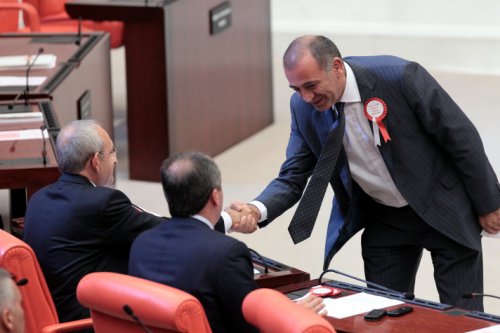 CHP iki hafta sonra yemin ediyor