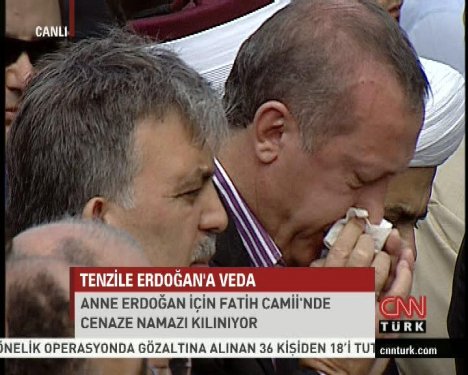 Başbakan Erdoğan annesinin cenazesinde ağladı