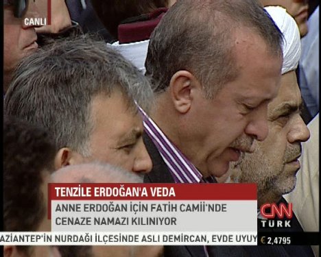 Başbakan Erdoğan annesinin cenazesinde ağladı