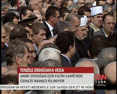 Başbakan Erdoğan annesinin cenazesinde ağladı