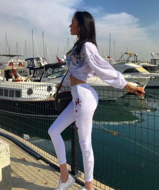 Cansu Taşkın sörf dersi aldı