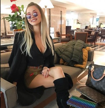 Cansu Taşkın sörf dersi aldı