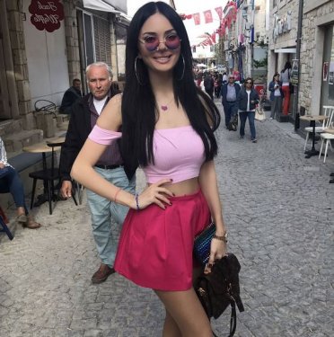 Cansu Taşkın sörf dersi aldı