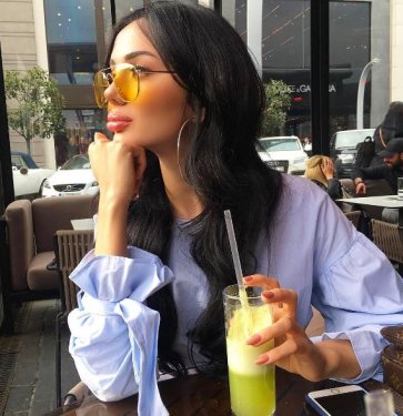 Cansu Taşkın sörf dersi aldı