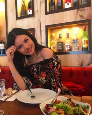 Cansu Taşkın sörf dersi aldı