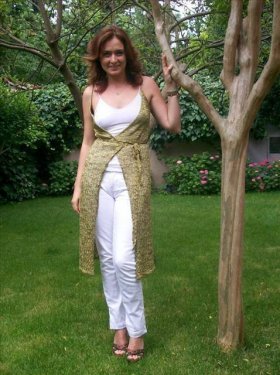 Ceyda Düvenci sevgilisiyle sokak ortasında öpüştü