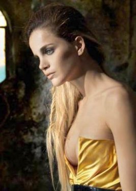 Tuğçe Kazaz dövmelerini sildirdi