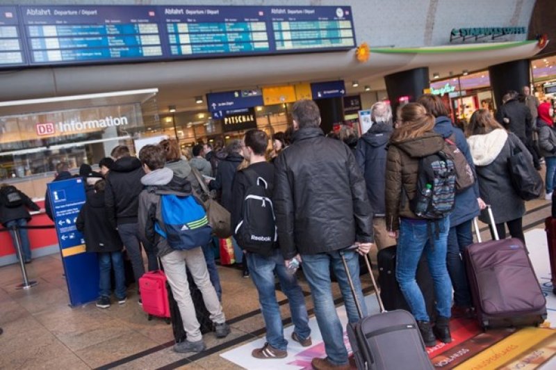 Niklas fırtınası Almanya'yı felç etti