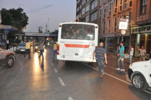 Tutuklu yakınları tezahüret yerine veda etti
