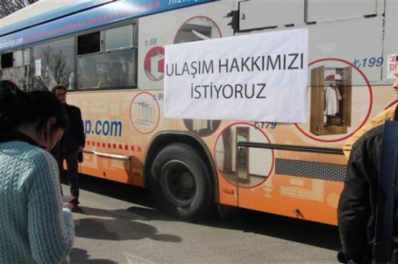 ODTÜ öğrencileri otobüsten inmeme eylemi yaptı