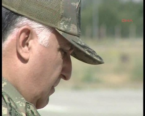 Necdet Özel'den 8 şehide gözyaşı