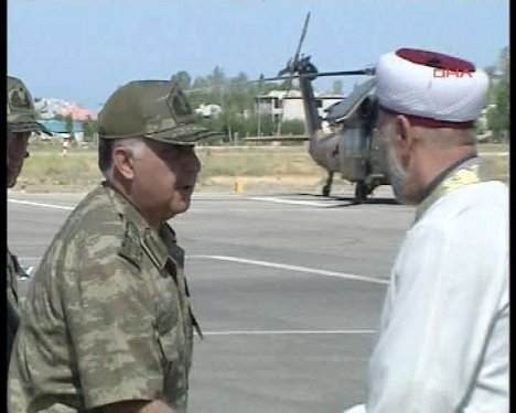 Necdet Özel'den 8 şehide gözyaşı