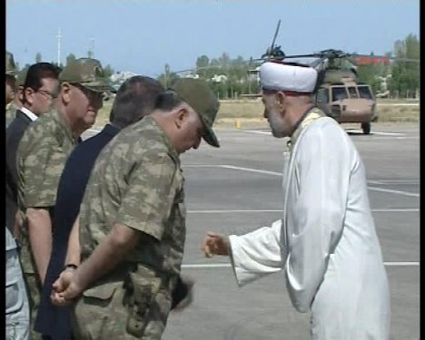 Necdet Özel'den 8 şehide gözyaşı