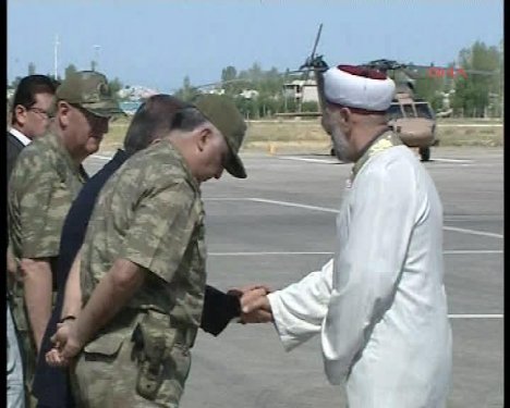 Necdet Özel'den 8 şehide gözyaşı