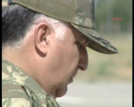 Necdet Özel'den 8 şehide gözyaşı