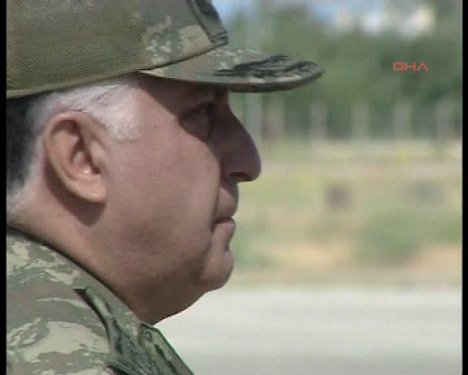 Necdet Özel'den 8 şehide gözyaşı