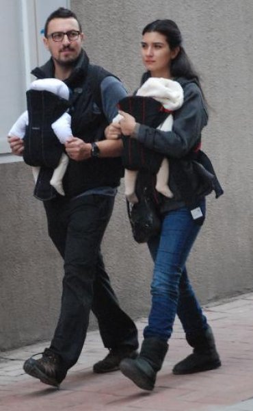 Tuba Büyüküstün ailece kahvaltıda