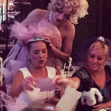 Doğa Rutkay'dan sürpriz kına gecesi