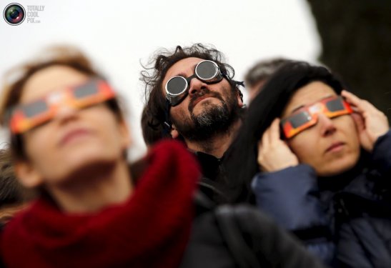 Dünyadan Güneş tutulması manzaraları