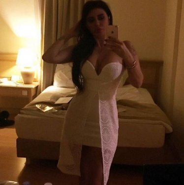 Ebru Polat kapak kızı oldu 