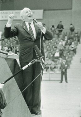 Erbakan’ın hiç yayınlanmamış & az bilinen fotoğrafları