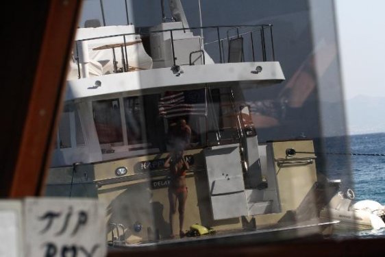 Ersun Yanal esmer sevgilisiyle görüntülendi